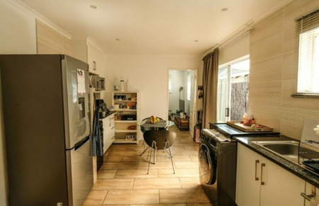 1 Bedroom Apartment in Parktown North