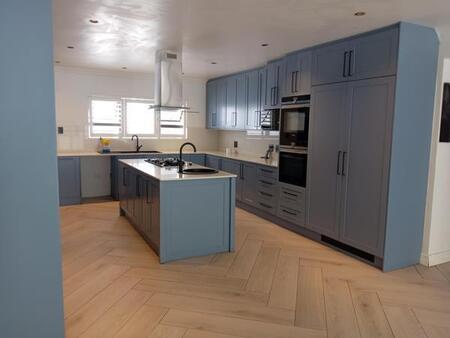 5 Bedroom House in Alan Manor