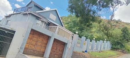 3 Bedroom House in Kensington