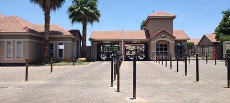 2 Bedroom Townhouse in Vanderbijlpark Se