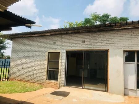 1 Bedroom Apartment in Daggafontein