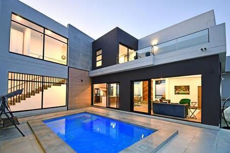 5 Bedroom House in Midstream Ridge Estate