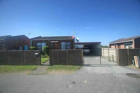 2 Bedroom House in Overbaakens