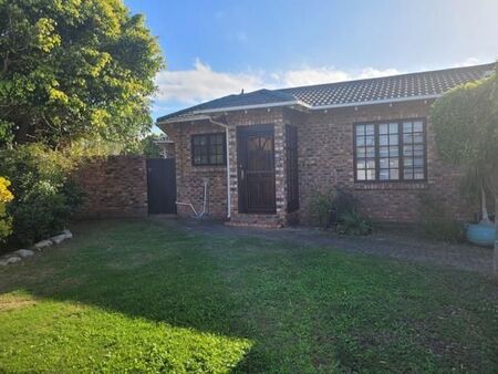 2 Bedroom Townhouse in Summerstrand