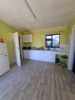 1 Bedroom Apartment in Newton Park