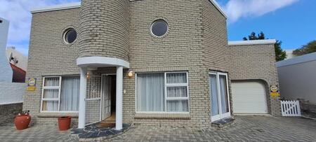 3 Bedroom House in Voelklip