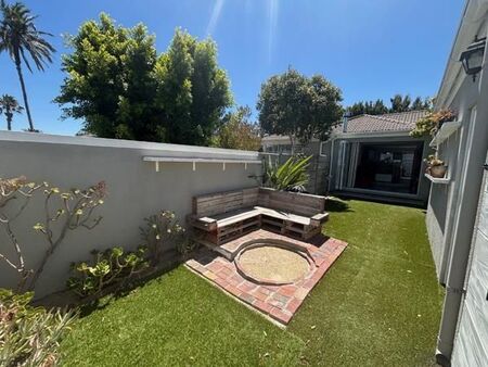 2 Bedroom House in Sunningdale