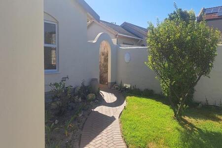 3 Bedroom House in Flamingo Vlei