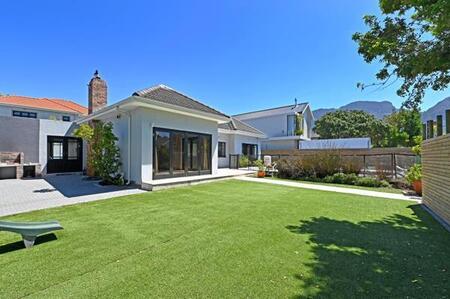 3 Bedroom House in Claremont