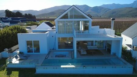 4 Bedroom house to rent in Silwerstrand Golf And River Estate, Robertson