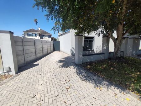 2 Bedroom cottage to rent in Elfindale, Cape Town