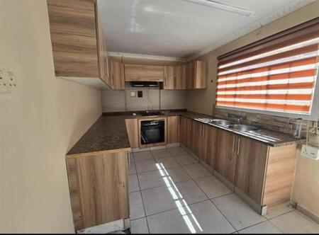 3 Bedroom House in Grove End