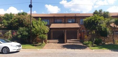 3 Bedroom Duplex in Ontdekkers Park