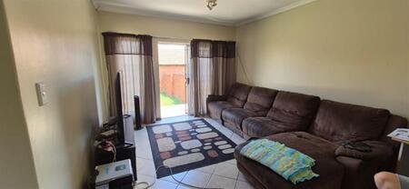 2 Bedroom Townhouse in Mooikloof Ridge