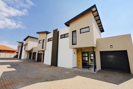 2 Bedroom Townhouse in Equestria