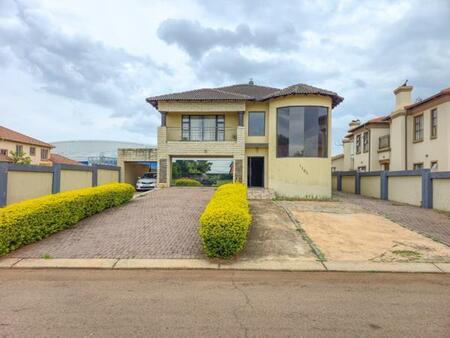 6 Bedroom House in Zambezi Country Estate