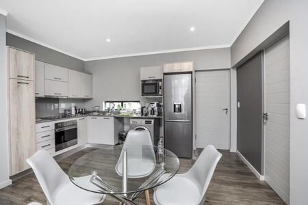 2 Bedroom Apartment in Rosebank