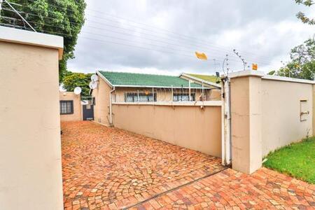 Studio apartment in Kensington B