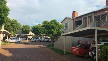 2 Bedroom Townhouse in Florida Glen