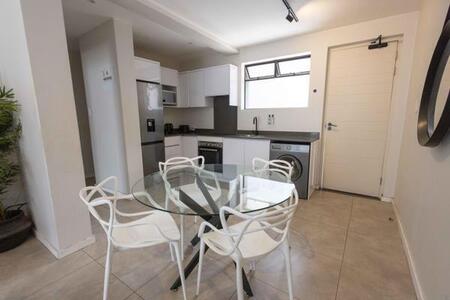 2 Bedroom Apartment in Greenside
