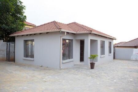 3 Bedroom House in Cosmo City