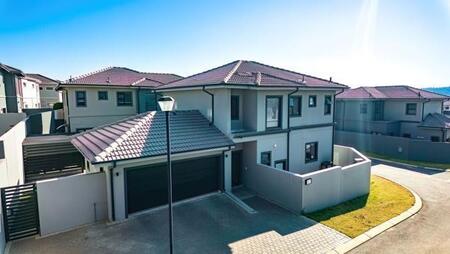 3 Bedroom Townhouse in Olivedale