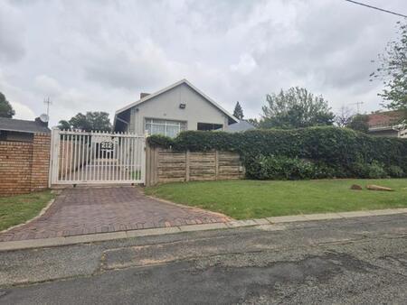 4 Bedroom House in Mondeor