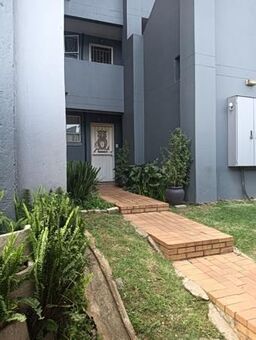 2 Bedroom Townhouse in Verwoerdpark