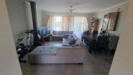 2 Bedroom Apartment in Zwartkop