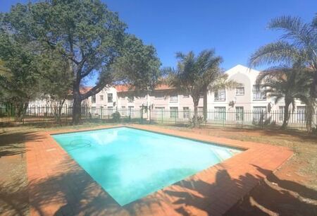 2 Bedroom Apartment in Die Hoewes