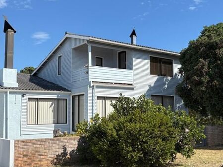 4 Bedroom House in Yzerfontein