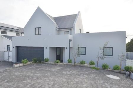 2 Bedroom House in Yzerfontein