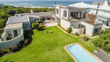 4 Bedroom House in Kwaaiwater