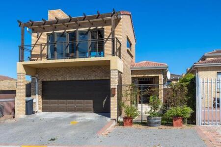 3 Bedroom House in Brackenfell Central