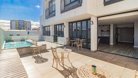 Bachelor apartment in Woodstock