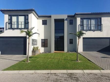4 Bedroom House in Protea Heights