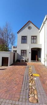 2 Bedroom Townhouse in Boschenmeer Golf Estate