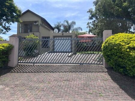 3 Bedroom House in Stonehenge