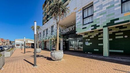 Bachelor Apartment to rent in Woodstock, Cape Town