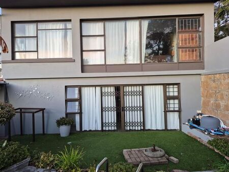 7 Bedroom house to rent in Linkside, Mossel Bay