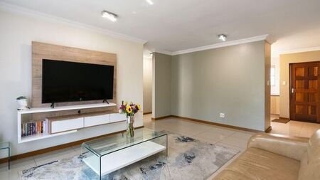 2 Bedroom apartment to rent in Paulshof, Sandton