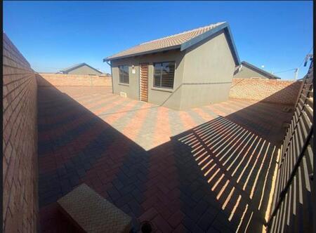 2 Bedroom House in Randfontein Central