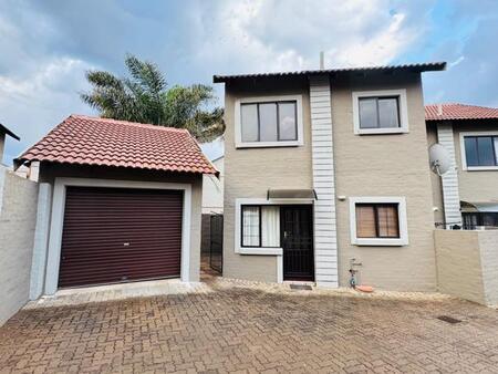 2 Bedroom Townhouse in Country View Estate