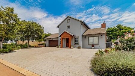 5 Bedroom House in Country View Estate