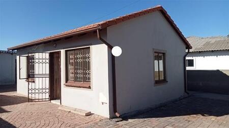 2 Bedroom House in Protea Glen