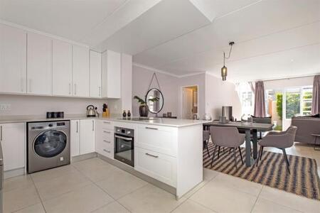 2 Bedroom Townhouse in Bryanston