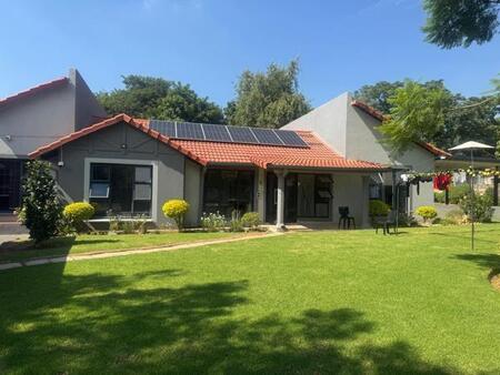 4 Bedroom House in Bloubosrand