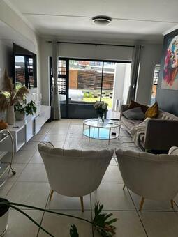 3 Bedroom Apartment in Olivedale