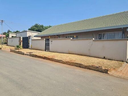 3 Bedroom House in Albertskroon