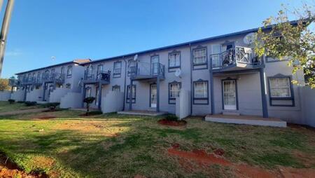 2 Bedroom Townhouse in Moffat View
